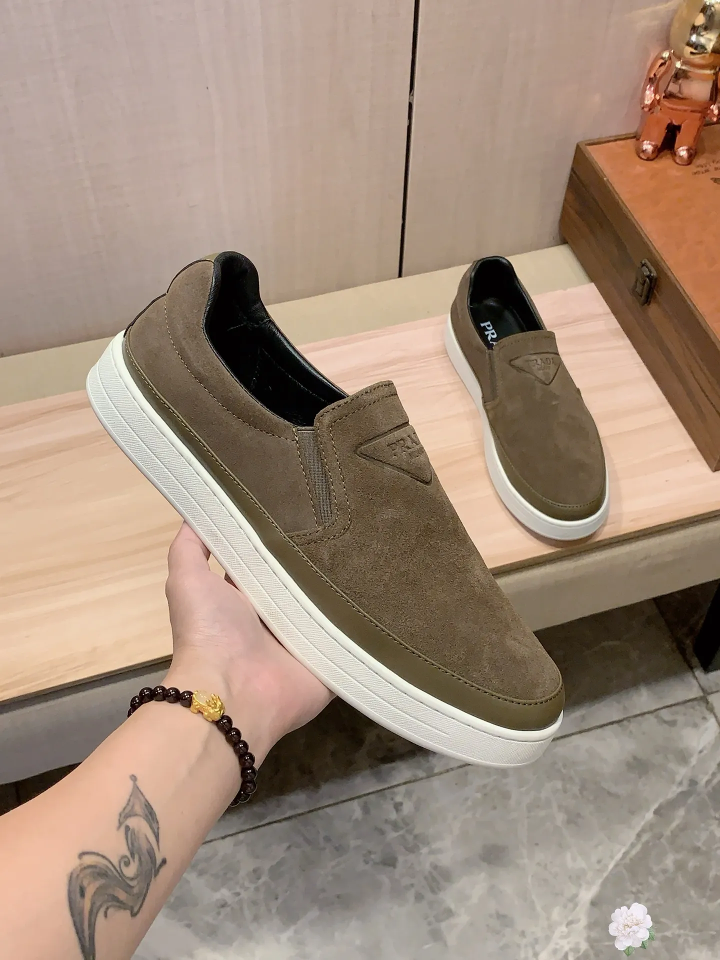 Men's Men's Shoes💰442💰💰🎩🎩[Lightning][Lightning] "PRADA*" The latest and most popular casual shoes, top brand [seduce] luxury ~ purchasing agency, top quality ~. [Strong] The upper is made of imported breathable cowhide with material ➕ breathable sheepskin feet (•) and fine workmanship. The original stylish and stylish soft rubber wear-resistant and non-slip outsole is light and comfortable on the feet. The real thing looks better when photographed. b66: code: 38-44, 4️⃣ colors selected